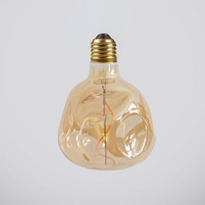 Ampoule Edison bosselée et soufflée à la main : globe LED blanc chaud à intensité variable