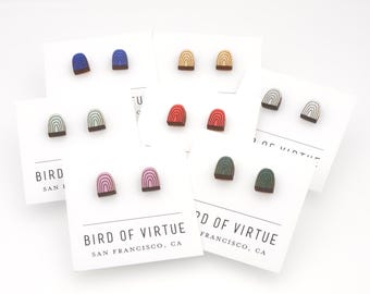 Pendientes de madera con arcoíris: joyería moderna hipoalergénica