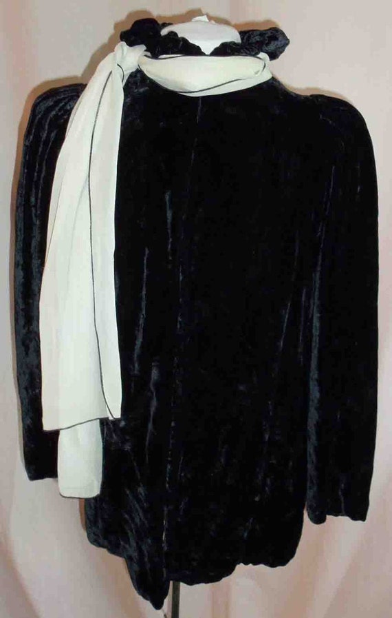 Vintage 1930 Black Velvet Opera Jacket and White … - image 1