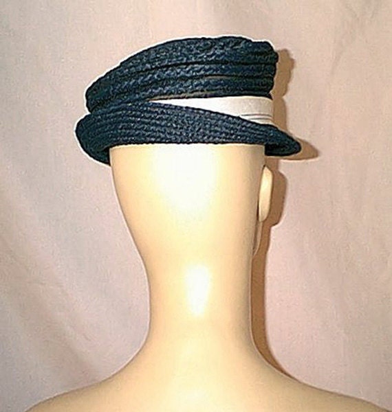 Vintage 1935 Navy Blue and Cream Soft Straw and H… - image 2