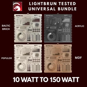 Op de afbeelding: Een productbundel met vier lasergesneden testkaarten in Baltic Birch, Acryl en MDF. Elke kaart heeft een gedetailleerd raster, tekst en een cirkelvormige wijzerplaat. De tekst "LIGHTBRUN TESTED UNIVERSAL BUNDLE" en "10 WATT TO 150 WATT" zijn zichtbaar.