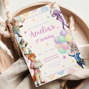 Puede incluir: Invitaci&oacute;n de cumplea&ntilde;os infantil con personajes de Zootopia. La tarjeta est&aacute; decorada con globos y estrellas, y dice "Amelia's 5th birthday". Tambi&eacute;n se incluye la fecha y la hora, as&iacute; como la direcci&oacute;n en Londres.