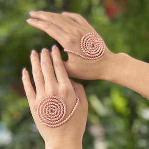 Conjunto de anillos de mano en espiral de cobre puro – Joyería energética ajustable hecha a mano para meditación, reiki y yoga.