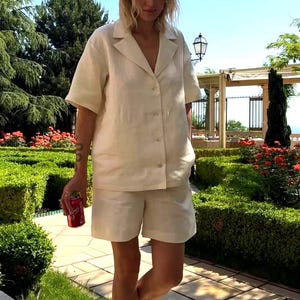 Conjunto de pantalón corto de lino natural Traje de lino marrón Camisa de verano de lino con manga corta Conjunto de verano de lino Conjunto de lino para mujer Traje de lino beige
