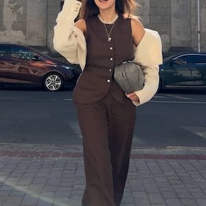 Costume 100 % lin pour femme Ensemble en lin marron : gilet ajusté et pantalon à taille élastique Tailleur jupe en lin naturel, costumes pour femmes en lin-gilet et pantalon