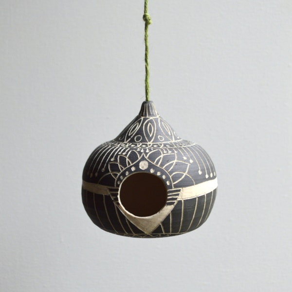 H O M E : Ceramic birdhouse