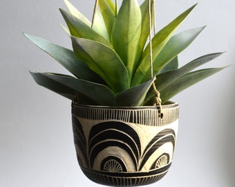 S C A L L O P || tribal ceramic hanging planter