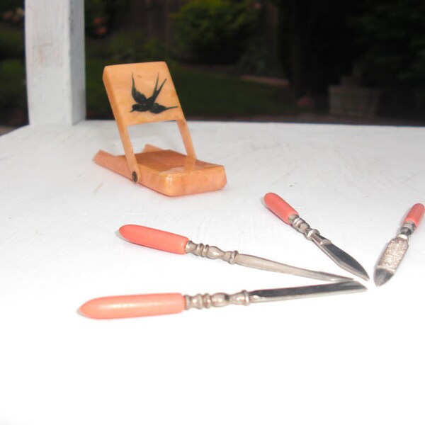 Little Bird-Beautiful 1940s Womens Manicure set all pieces in a Peach Bakelite container-Made in Germany