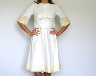 60s White Chevron Lace Bell Sleeve A Line Bridal Bow Dress s