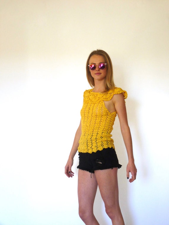 70s Woodstock Yellow Open Knit Cape Collar Top xx… - image 3