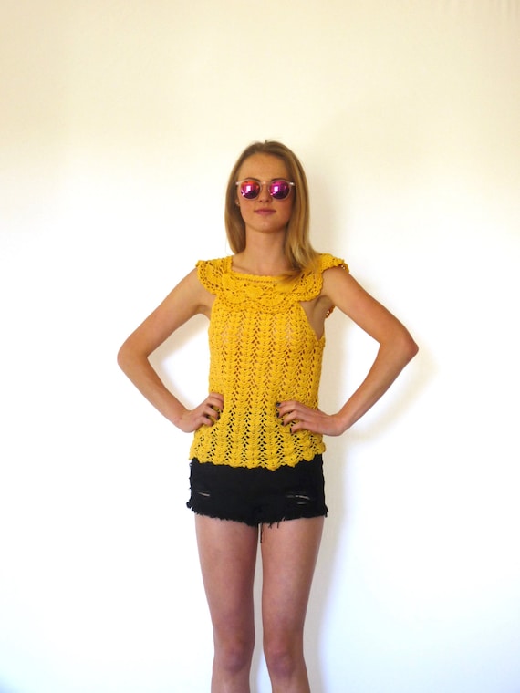 70s Woodstock Yellow Open Knit Cape Collar Top xx… - image 2