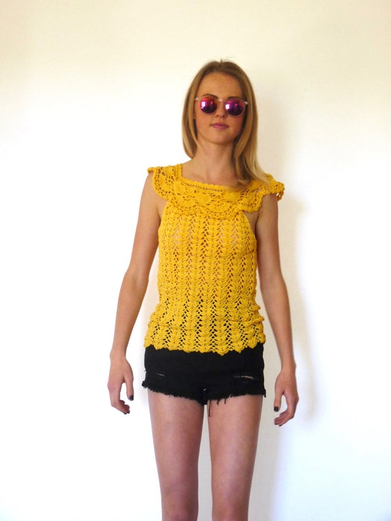 70s Woodstock Yellow Open Knit Cape Collar Top xxs