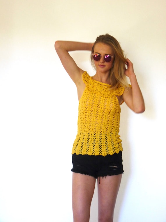 70s Woodstock Yellow Open Knit Cape Collar Top xx… - image 4