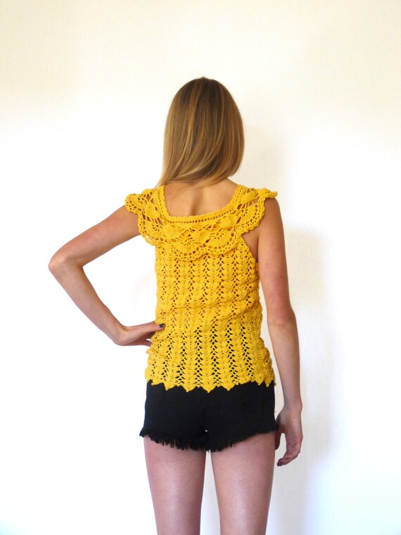 70s Woodstock Yellow Open Knit Cape Collar Top xx… - image 5