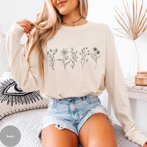 Camisa de manga larga con flores silvestres Comfort Colors, camisa floral estilo cottagecore, camisa botánica, camisa con flores, camisa con naturaleza, camisa con flores silvestres, camisa con flores silvestres