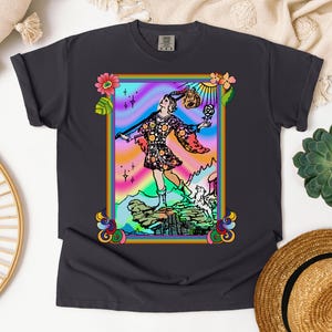 Groovy 70er Jahre Boho Narr Karte Tarot T-shirt | Vintage Retro Regenbogen Pastell Tshirt | Abgefahrenes Hippie Psychedelic Festival Tee | Hexen Geschenk | RWS |
