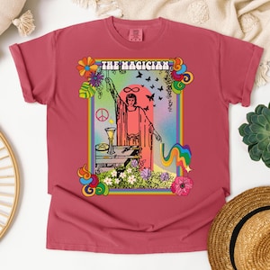 Camiseta de Tarot de Mago Groovy / Camiseta retro de arcoíris pastel de los años 70 / Camiseta psicodélica hippie alucinante / Festival de música boho / Regalo ocultista de brujas /