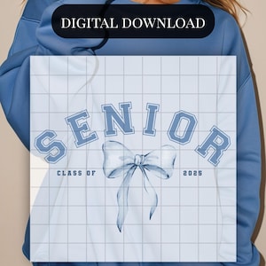Klasse von 2025 Senior Varsity Schriftart SVG, Coquette Bow Abschluss PNG, Abschlussklasse High School DFT, graduate 2025 Senior Cute Trendy png