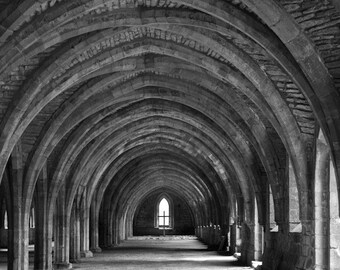 Arco de la Abadía de Fountains: Impresión fotográfica en blanco y negro de Inglaterra