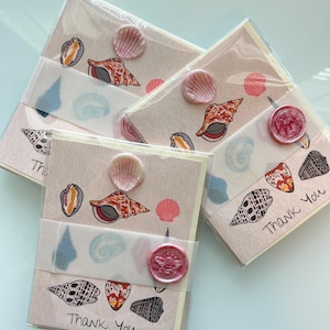 Juego de 4 tarjetas de agradecimiento con conchas marinas / Papelería costera con sello de lacre / Tarjetas con temática de playa / Tarjetas de felicitación con sello de lacre / Sello de lacre de conchas marinas
