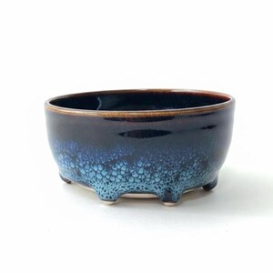 Bol sur pied Studio Pottery vintage 1998 – Glaçure par fluage bleu électrique, signé Andrea