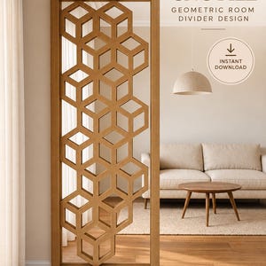 Puede incluir: Un archivo digital CNC para un diseño de separador de ambientes geométrico con un patrón de cubos hexagonales repetidos dentro de un marco rectangular. El texto dice DIGITAL CNC FILE, GEOMETRIC ROOM DIVIDER DESIGN, INSTANT DOWNLOAD, CNC READY, DIGITAL PRODUCT, DIY PROJECT, NO PHYSICAL ITEM.