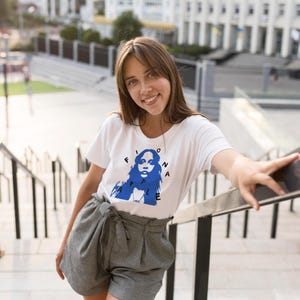Fiona Apple Graphic Tee: Retro 90s Indie Music Band Shirt image 4