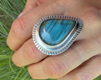Size 7 Teardrop Labradorite Sterling Silver Statement Ring