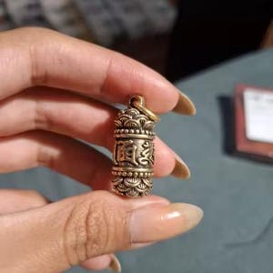 Hohle Messing Buddha Flasche - Vintage handgemachte Sutra zylindrische Anhänger, Schlüsselanhänger, Pillendose (1 Stück)