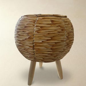 Maceta de mimbre trenzado: maceta creativa con patas extraíbles, soporte para plantas hecho a mano y duradero.