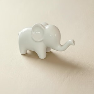 Mini Ceramic Elephant Figure - Minimalist Animal Sculpture | Modern Deco Element for Home or Office