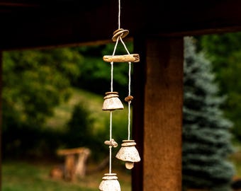 Keramik-Windspiel mit Treibholz, handgefertigtes Keramik-Glockenmobile, beruhigende Zen-Garten- und Terrassendekoration