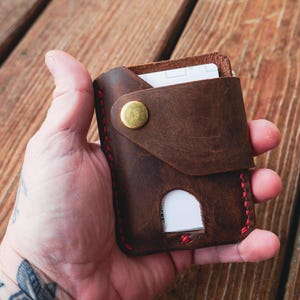 La billetera minimalista Navigator: diseñada para el sendero