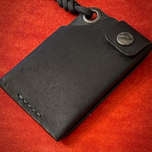 Cartera Trek / Cuero Badalassi Carlo Pueblo / Cierre a presión resistente / Bolsillo para 6 tarjetas / Ranura de acceso rápido / Cartera delgada de 10 x 7,6 cm