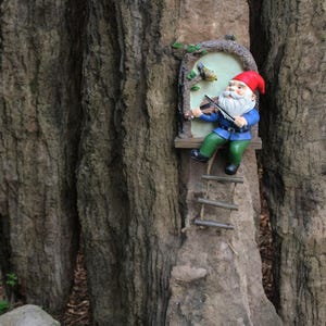 Glow in Dark Gnome Tree Hugger | Resin Garden Gnome Statue with Ladder | Tree Face Decoration | Outdoor Tree Stump Decor|Funny Yard Ornament