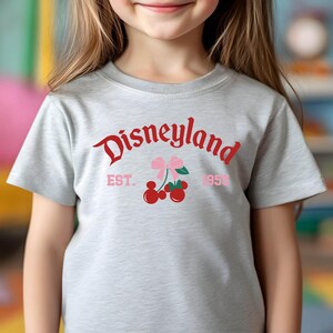 Sudadera con la cereza de Disneyland, camisa con lazo de Mickey y cereza de Disney, camiseta de viaje a Disneyland, suéter con la cereza de Disneyland imagen 3
