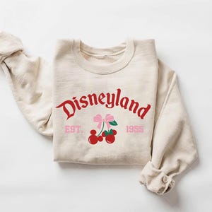 Sudadera con la cereza de Disneyland, camisa con lazo de Mickey y cereza de Disney, camiseta de viaje a Disneyland, suéter con la cereza de Disneyland imagen 4