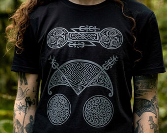 Hilton of Cadboll Pictish stone ~ Organic Fair Wear certified t-shirt (Celtic clothes/Pictish art/Celtic art/Scotland/Rock art/Knotwork)