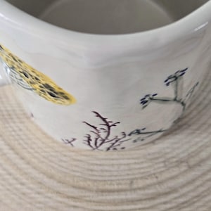 Anthropologie Floral Dagny Buchstabe S Monogramm Tasse | Große Initialtasse aus Keramik mit Wildblumenmotiven Bild 13