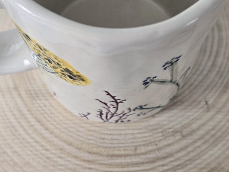 Anthropologie Floral Dagny Buchstabe S Monogramm Tasse | Große Initialtasse aus Keramik mit Wildblumenmotiven Bild 13
