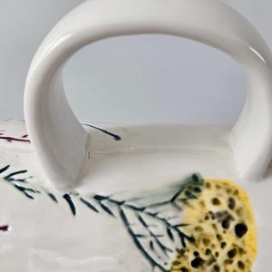 Anthropologie Floral Dagny Buchstabe S Monogramm Tasse | Große Initialtasse aus Keramik mit Wildblumenmotiven Bild 15
