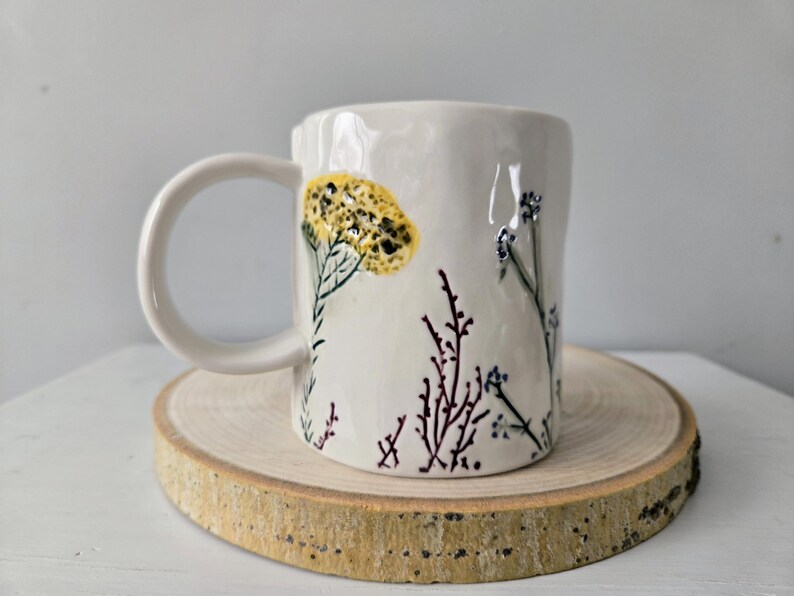 Anthropologie Floral Dagny Buchstabe S Monogramm Tasse | Große Initialtasse aus Keramik mit Wildblumenmotiven Bild 4