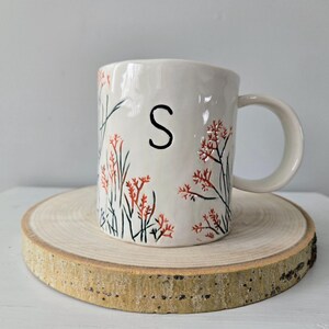 Anthropologie Floral Dagny Buchstabe S Monogramm Tasse | Große Initialtasse aus Keramik mit Wildblumenmotiven Bild 1