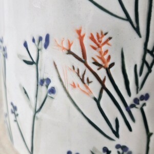 Anthropologie Floral Dagny Buchstabe S Monogramm Tasse | Große Initialtasse aus Keramik mit Wildblumenmotiven Bild 20