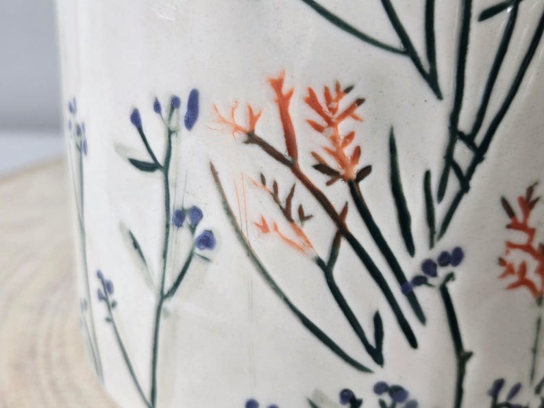 Anthropologie Floral Dagny Buchstabe S Monogramm Tasse | Große Initialtasse aus Keramik mit Wildblumenmotiven Bild 20