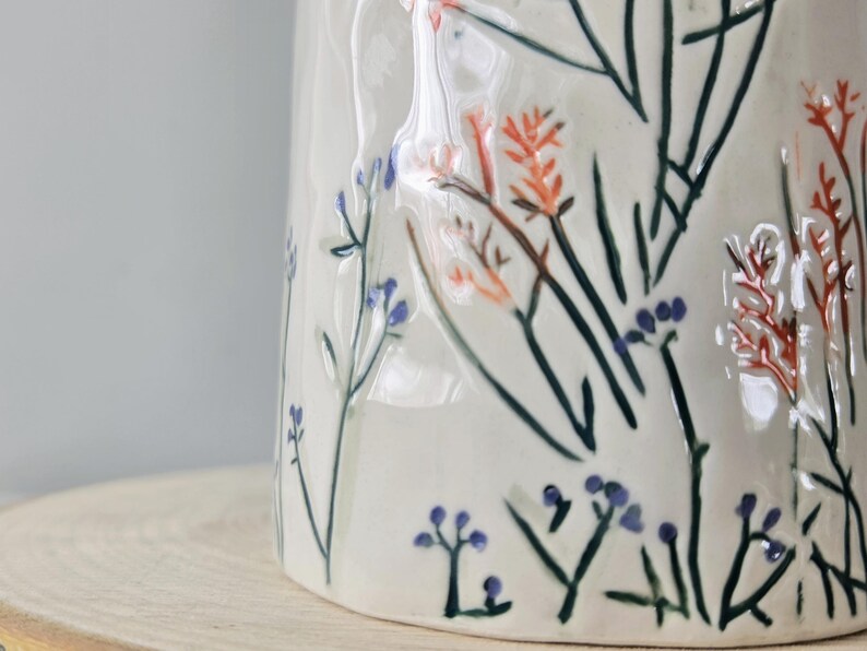 Anthropologie Floral Dagny Buchstabe S Monogramm Tasse | Große Initialtasse aus Keramik mit Wildblumenmotiven Bild 19