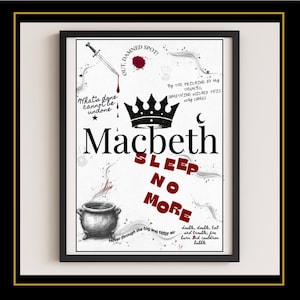 Puede incluir: Una impresión artística enmarcada con la palabra "Macbeth" en una fuente estilizada, con las palabras "Sleep No More" en rojo. La obra de arte incluye una corona, un caldero, una espada y varias citas de la obra, todo sobre un fondo blanco.