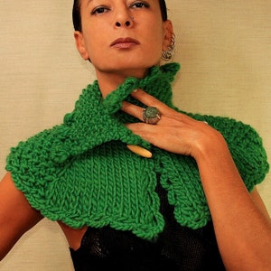 Cable Knit Cape, Hand Knit Poncho for Women, Knit Capelet Wool, Shoulder Cape, Winter Cape Green, Shawl Capelet, Knitted Warmer