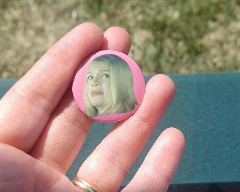 when you order the Button Pin No Clip, this does not come with a badge reel clip