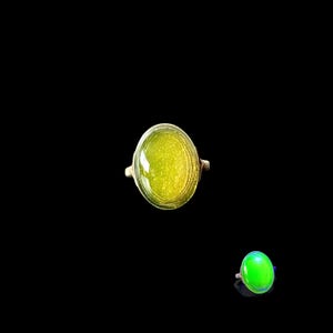 Yellow Uranium Glass Ring – 1930s Bronze Vintage Retro Jewelry – Glowing Gemstone Cabochon - Size 8